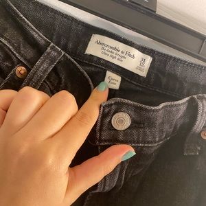 Abercrombie Curve Love Ultra High Rise Ankle Straight Jean - Ripped - Size 31